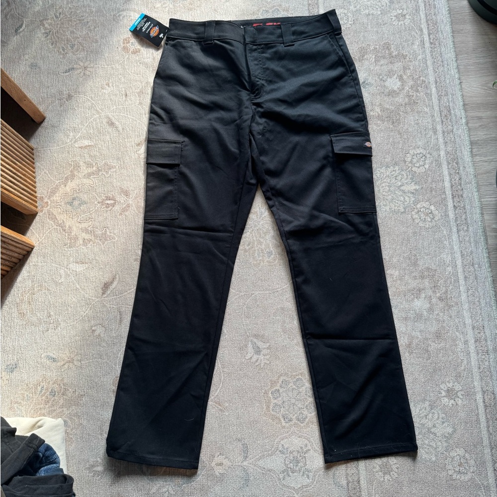 NWT women’s dickies cargo style pant size 12 (32)